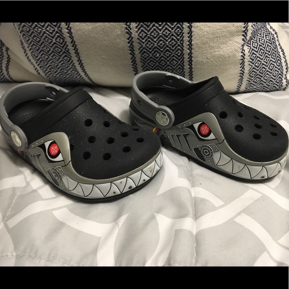 light up fish crocs